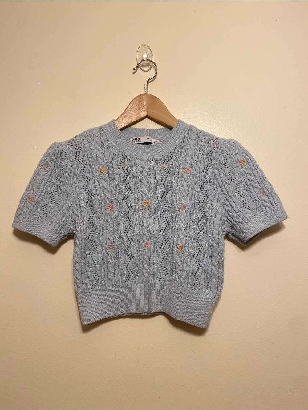 Zara Pale Blue Short-Sleeve Cable Knit Sweater with Small Floral . Size S .